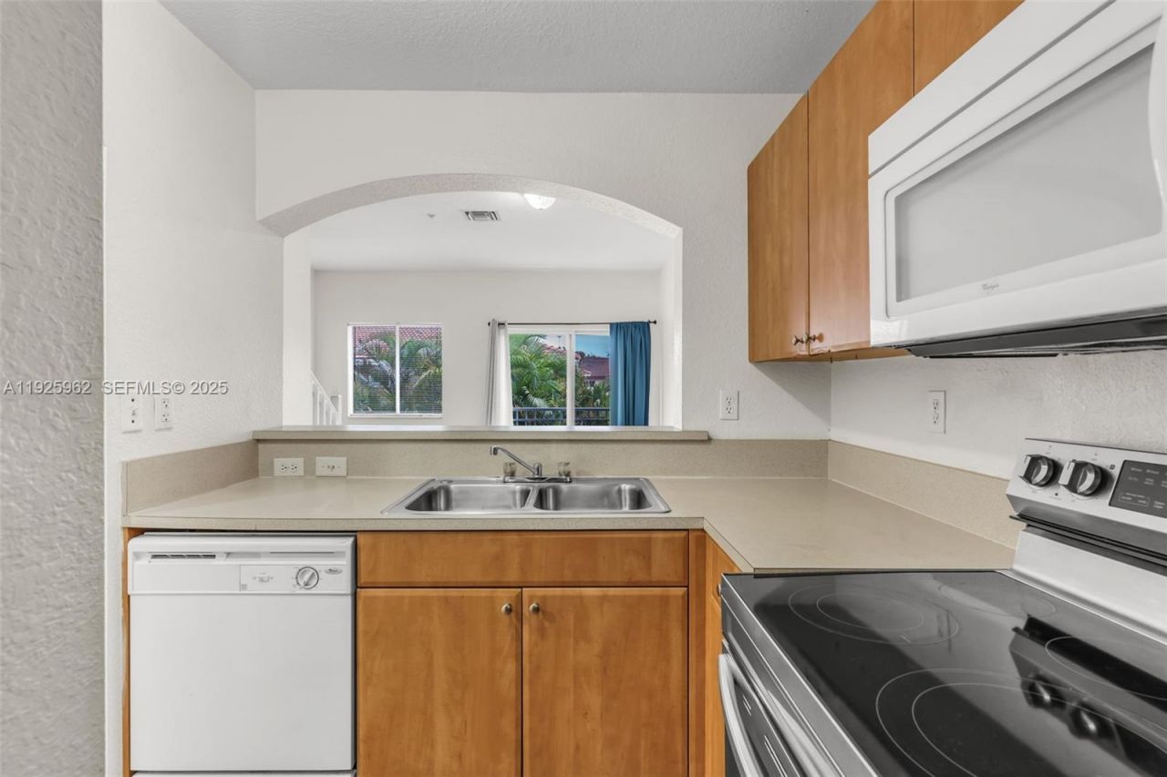 7995 NW 8th St, Unit 114, Miami, FL 33126 Photo