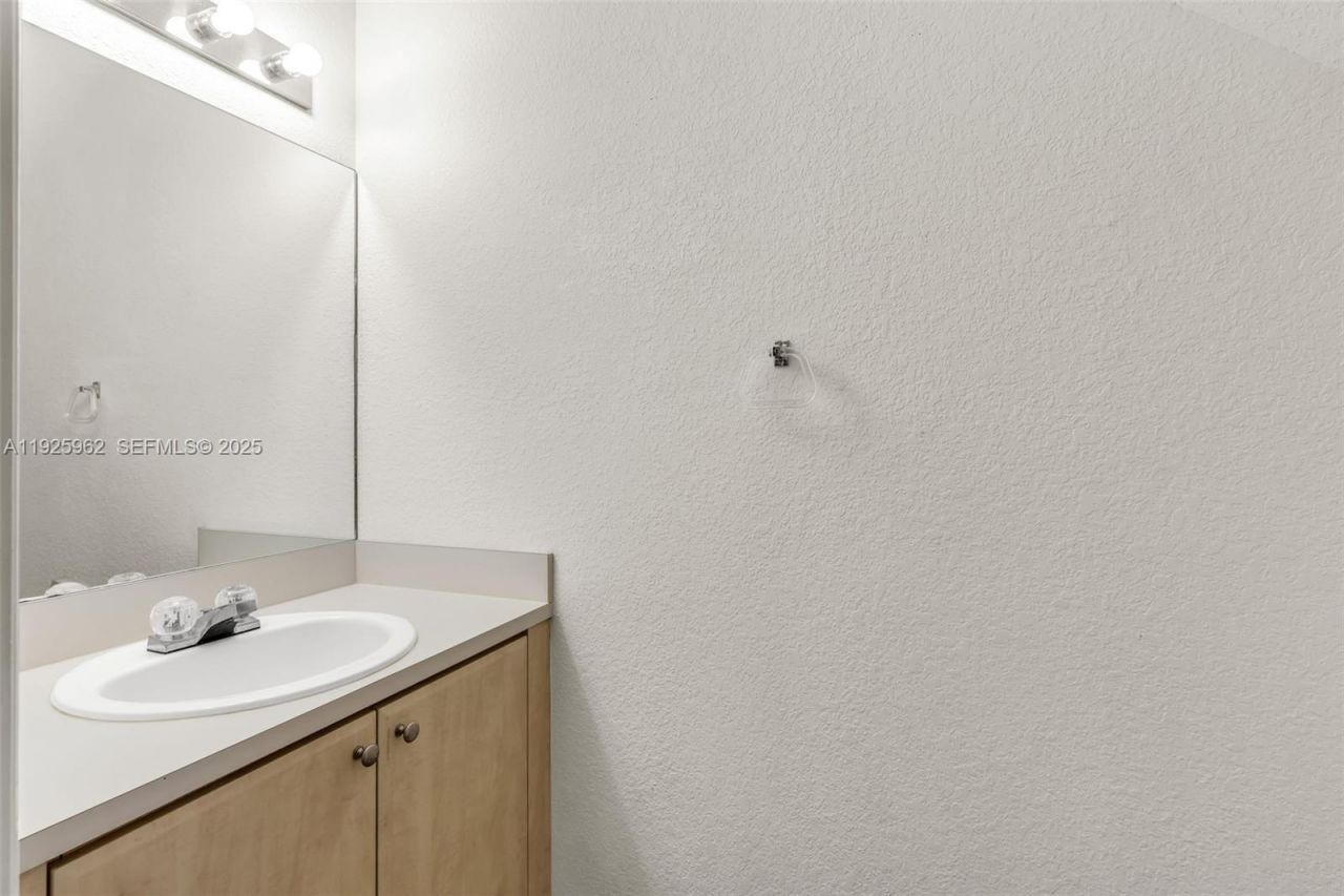 7995 NW 8th St, Unit 114, Miami, FL 33126 Photo