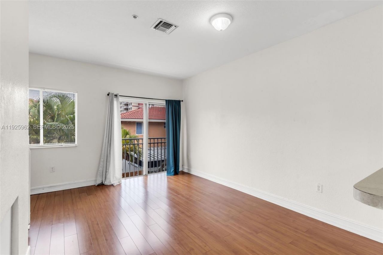 7995 NW 8th St, Unit 114, Miami, FL 33126 Photo