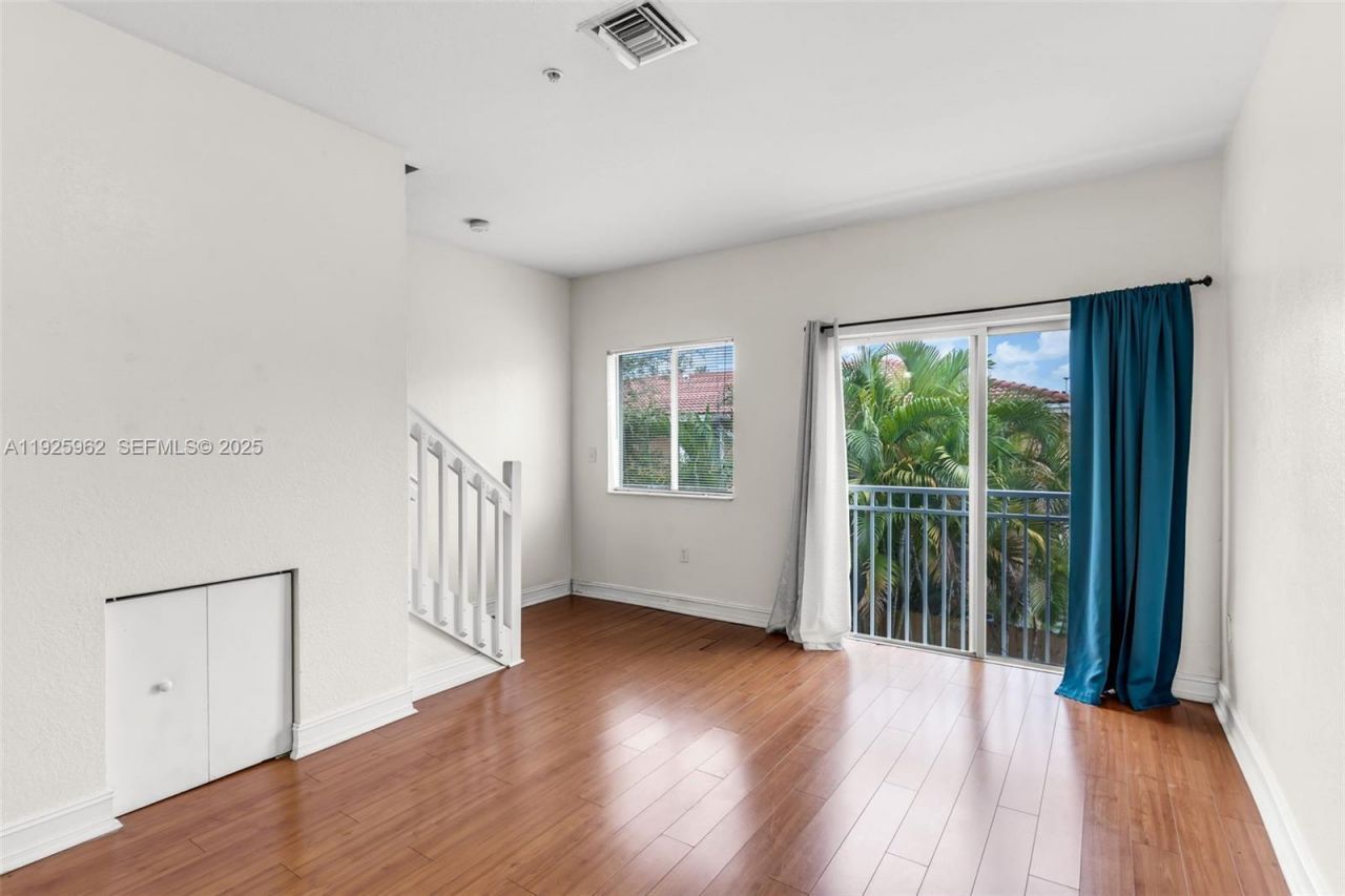 7995 NW 8th St, Unit 114, Miami, FL 33126 Photo