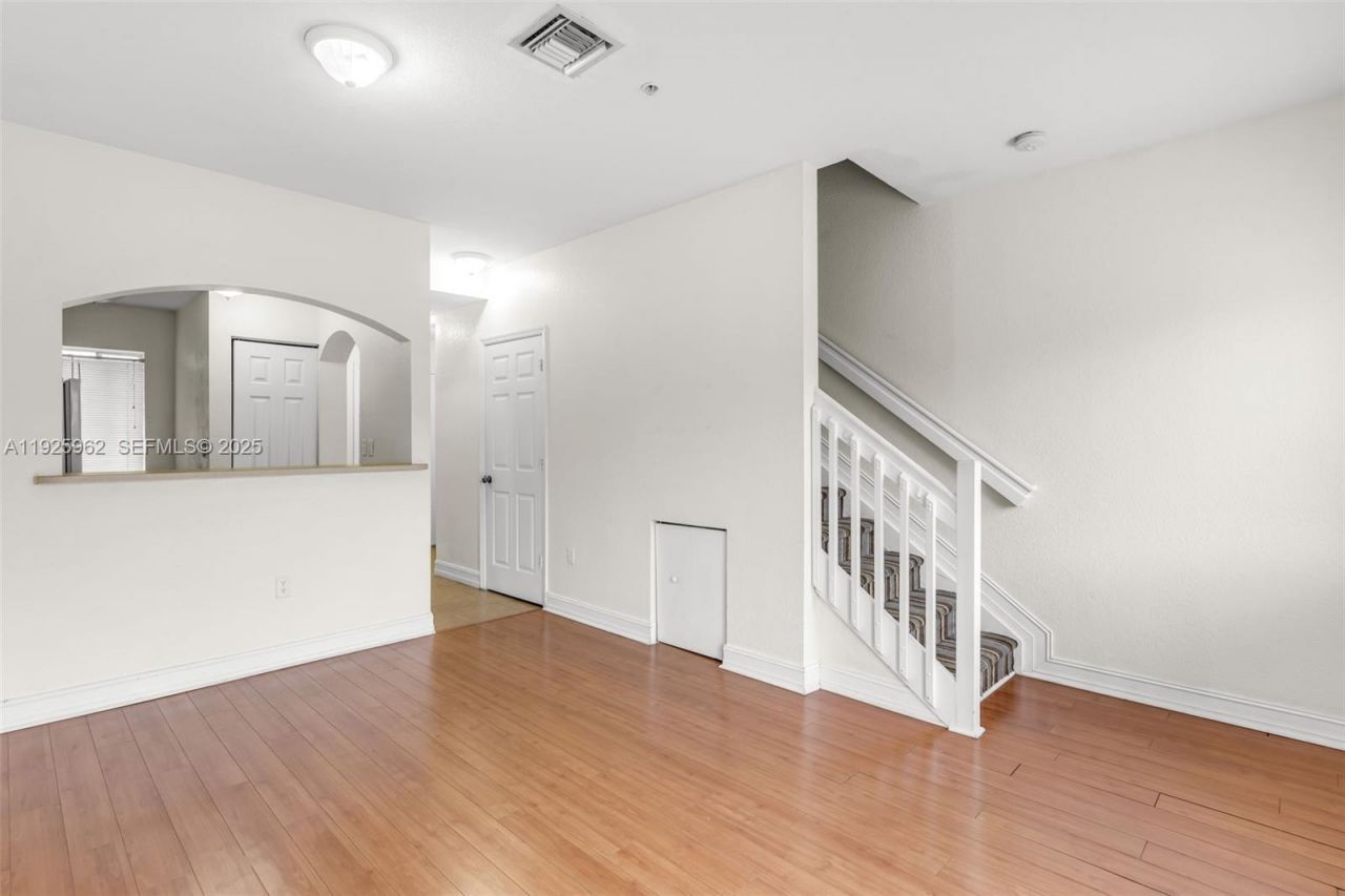 7995 NW 8th St, Unit 114, Miami, FL 33126 Photo