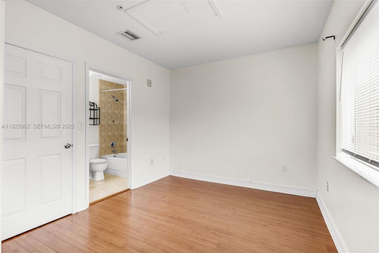 7995 NW 8th St, Unit 114, Miami, FL 33126 Photo