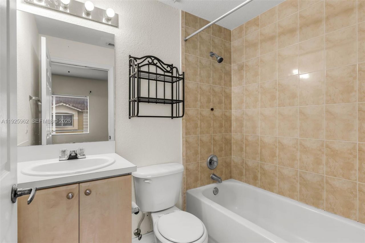 7995 NW 8th St, Unit 114, Miami, FL 33126 Photo