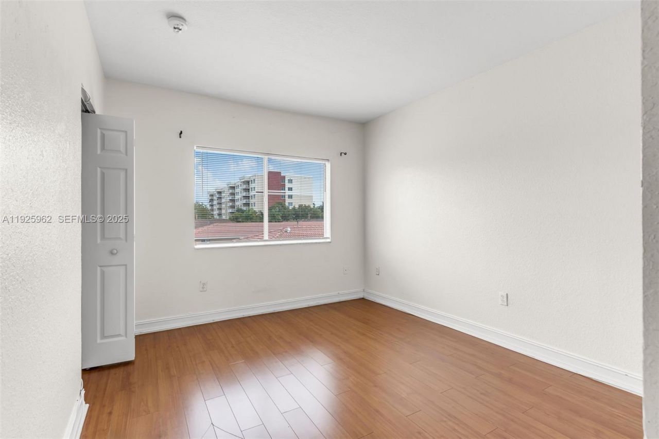 7995 NW 8th St, Unit 114, Miami, FL 33126 Photo