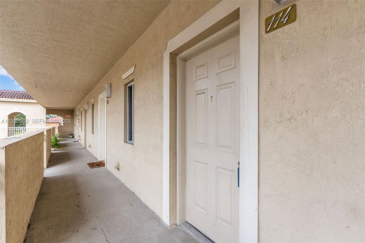 7995 NW 8th St, Unit 114, Miami, FL 33126 Photo