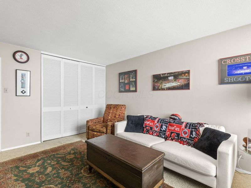 1000 Urlin Avenue , Unit 2007, Columbus, OH 43212 Photo 27