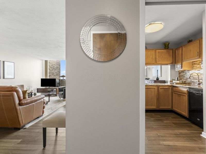 1000 Urlin Avenue , Unit 2007, Columbus, OH 43212 Photo 5