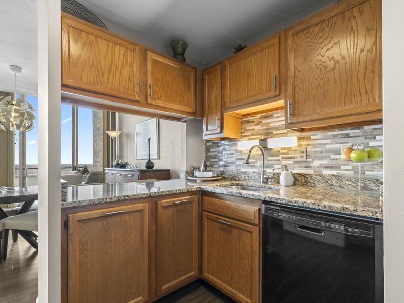 1000 Urlin Avenue , Unit 2007, Columbus, OH 43212 Photo 8