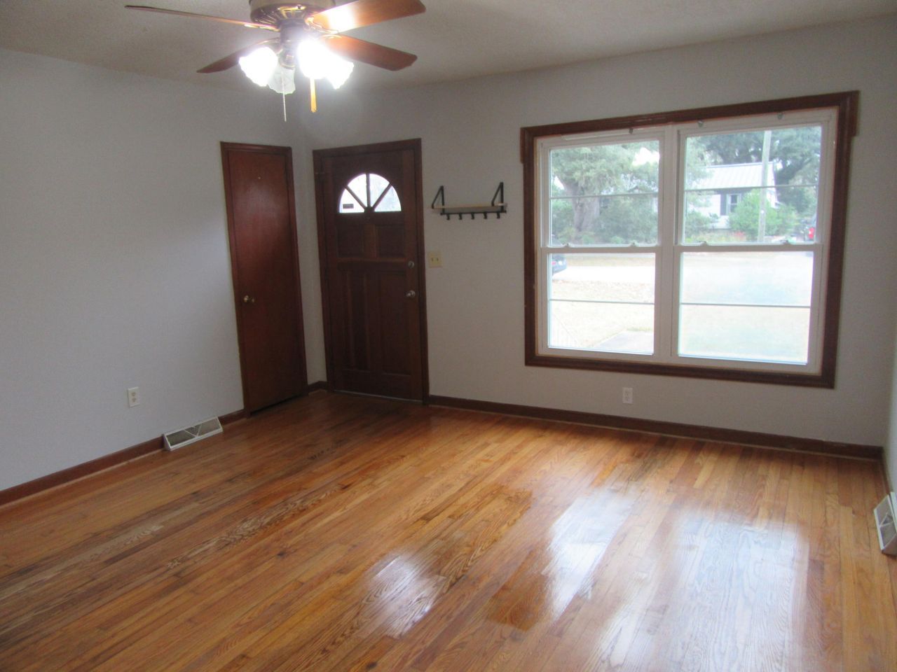 1253 Maxwell Street Photo 15