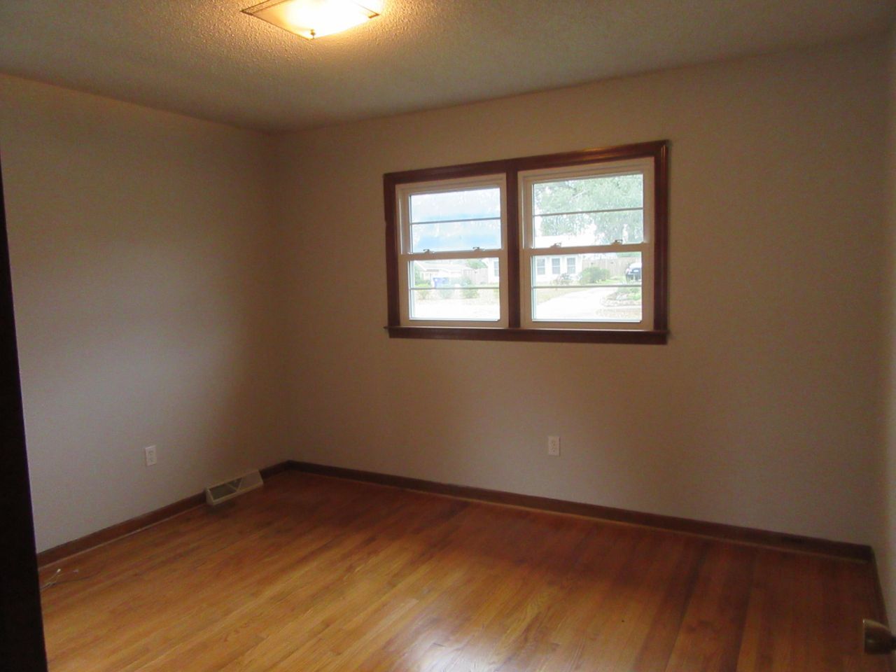 1253 Maxwell Street Photo 16