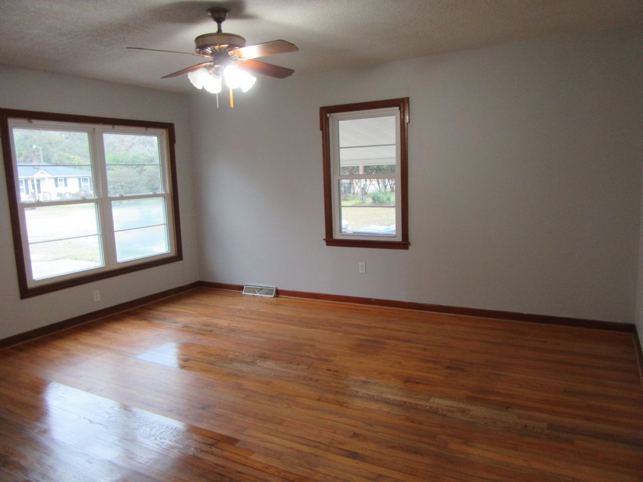 1253 Maxwell Street Photo 9