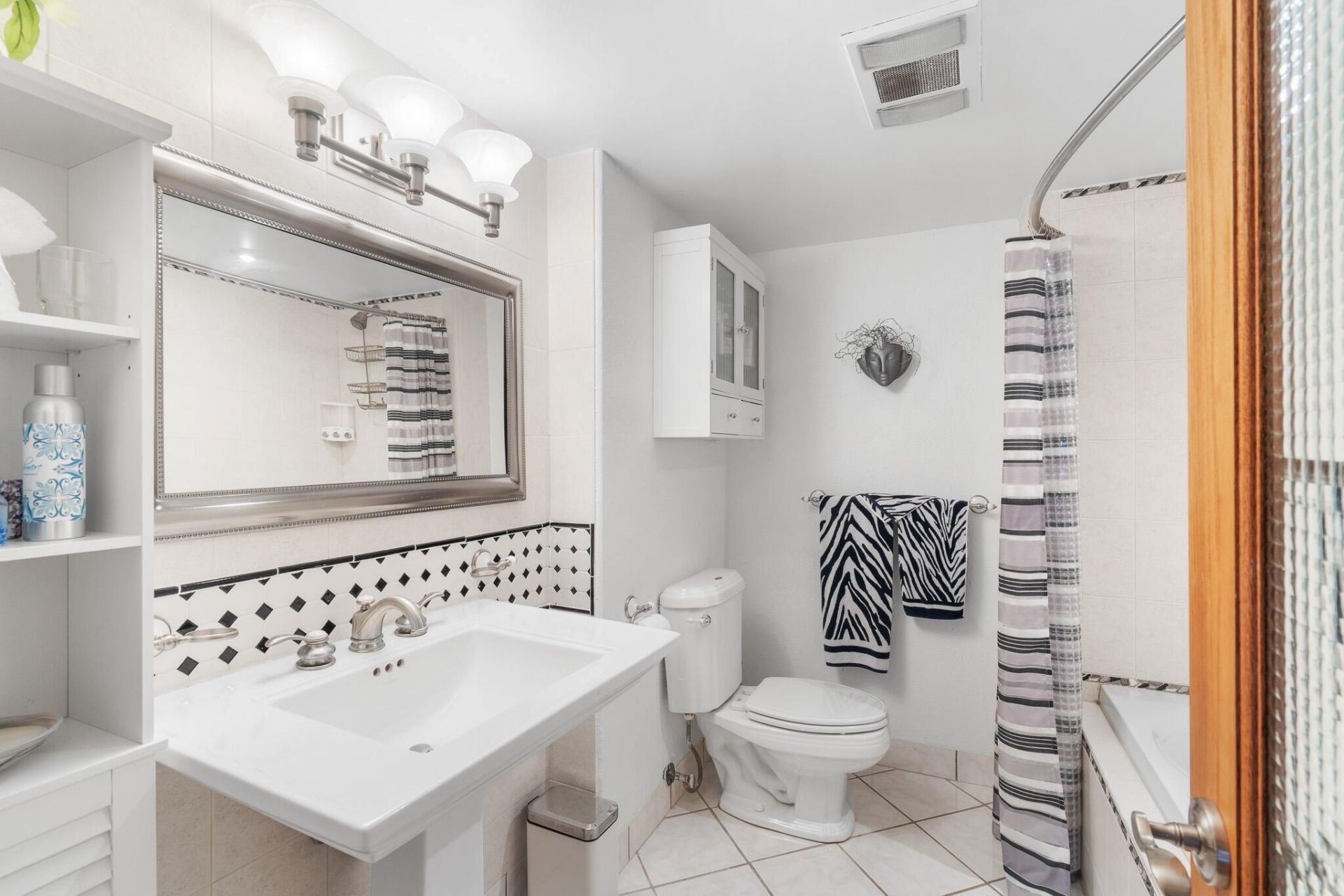 950 Ponce De Leon Road, Unit 109, Boca Raton, FL 33432 Photo