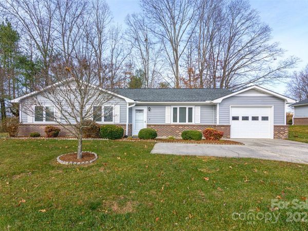 308 Dellford Court, Hendersonville, NC 28792