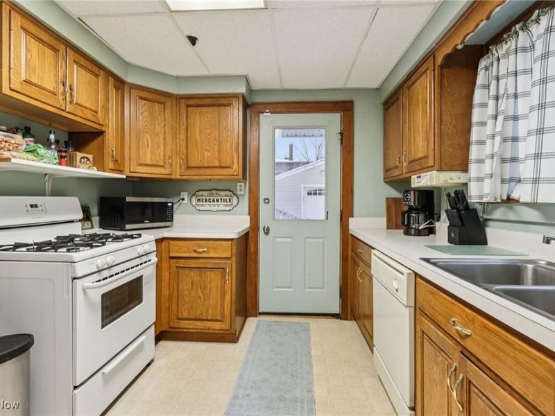 1281 Neptune Avenue, Akron, OH 44301 Photo 11