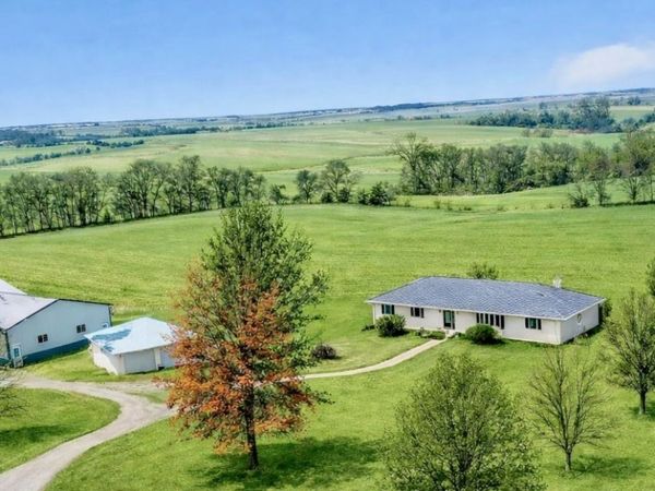 300 Grant Street W, Macksburg, IA 50155