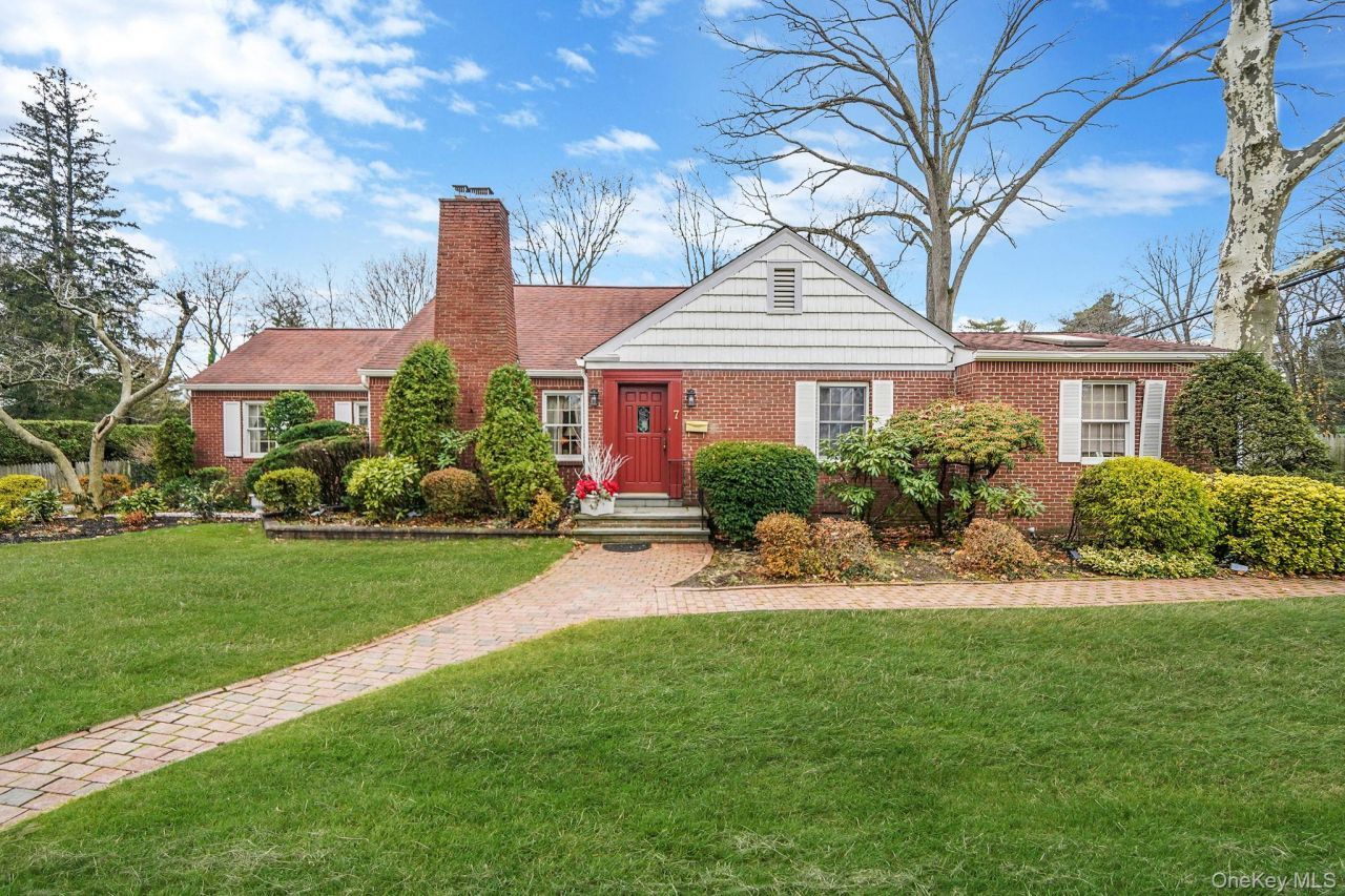 7 Rugby Road, Westbury, NY 11590 Main Photo