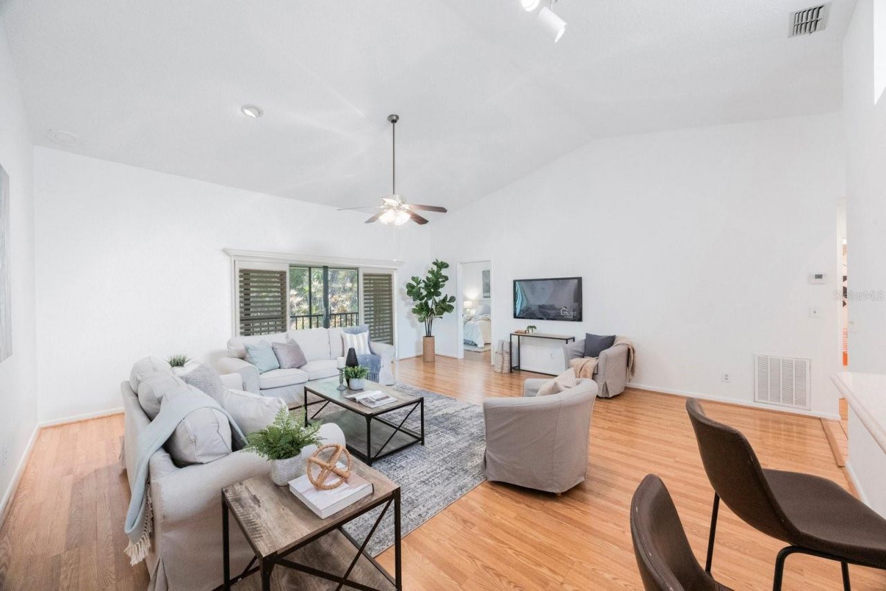 842 Amelia Court Ne, Saint Petersburg, FL 33702 Photo