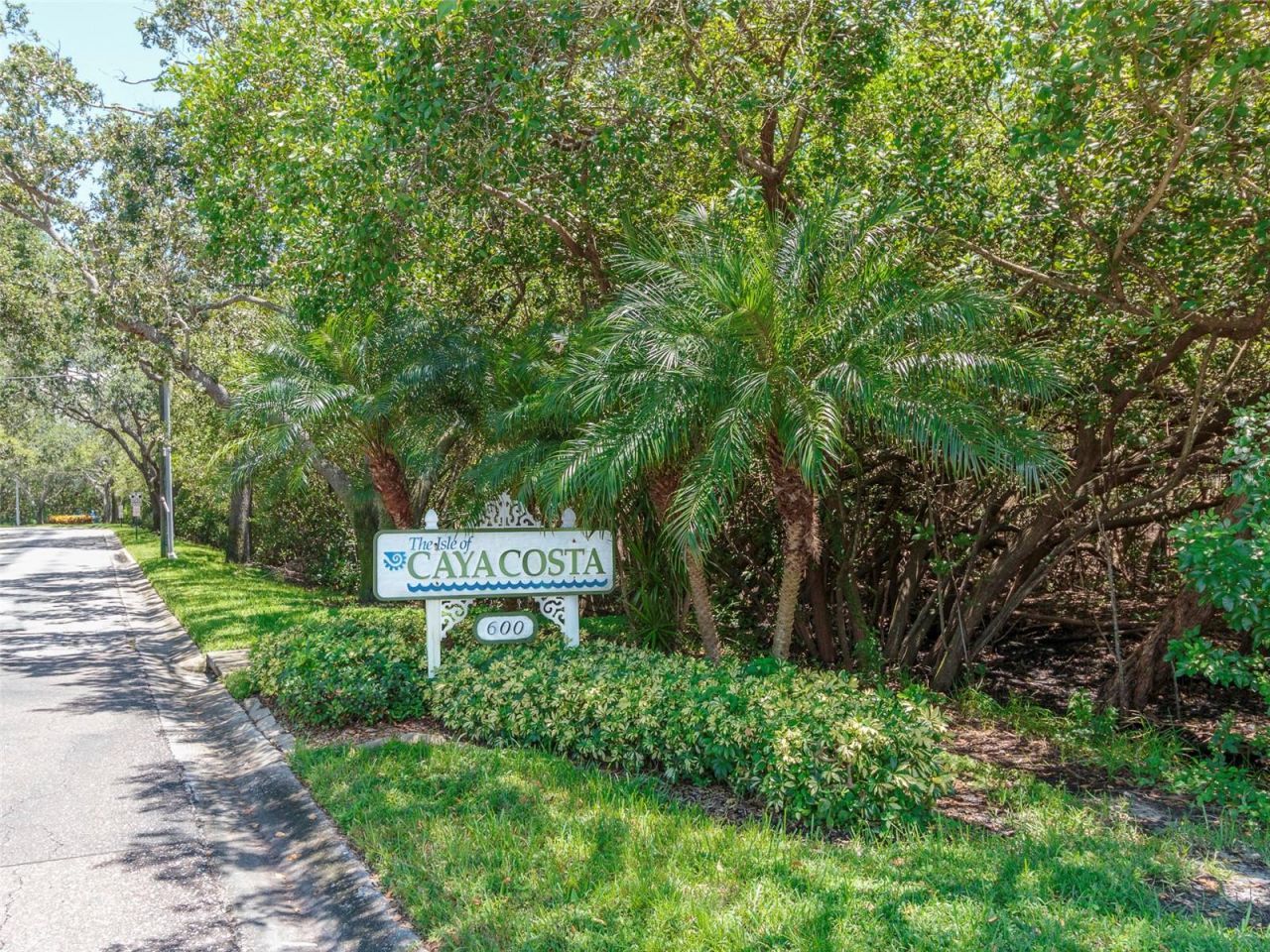 842 Amelia Court Ne, Saint Petersburg, FL 33702 Photo