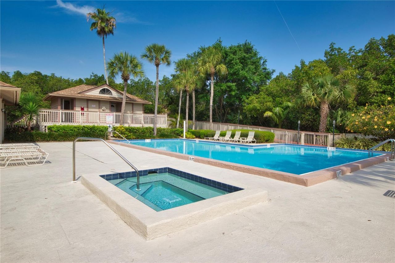 842 Amelia Court Ne, Saint Petersburg, FL 33702 Photo