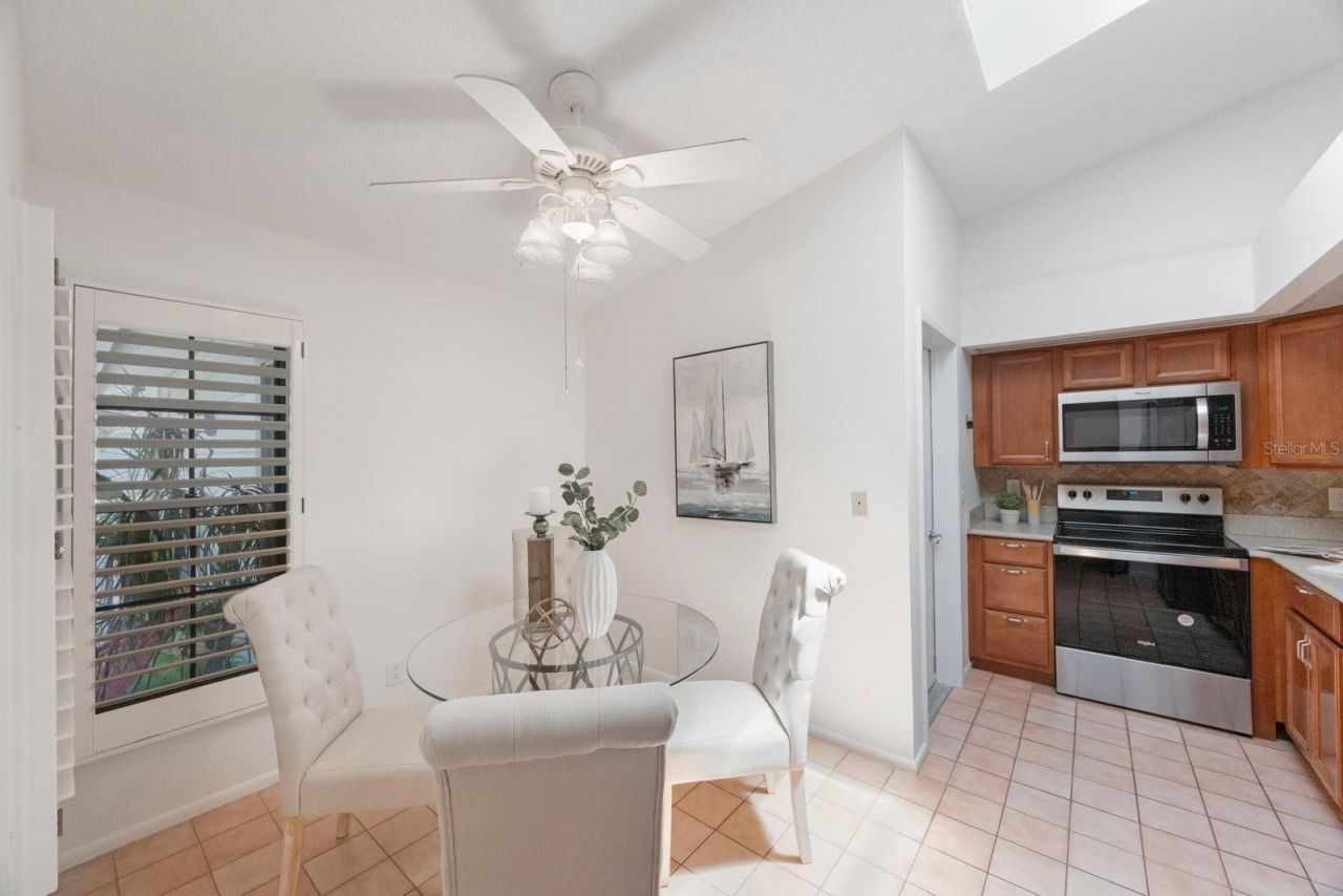 842 Amelia Court Ne, Saint Petersburg, FL 33702 Photo