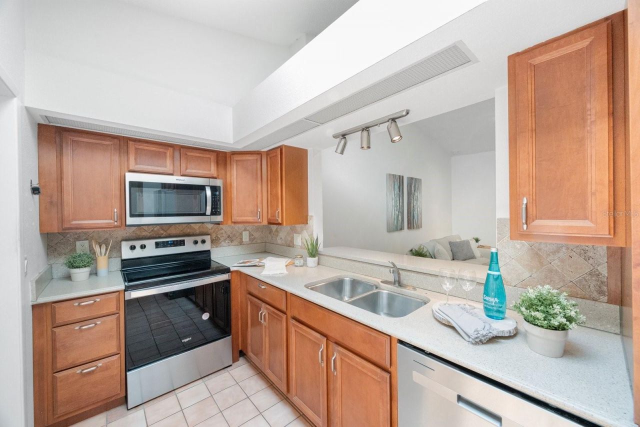 842 Amelia Court Ne, Saint Petersburg, FL 33702 Photo