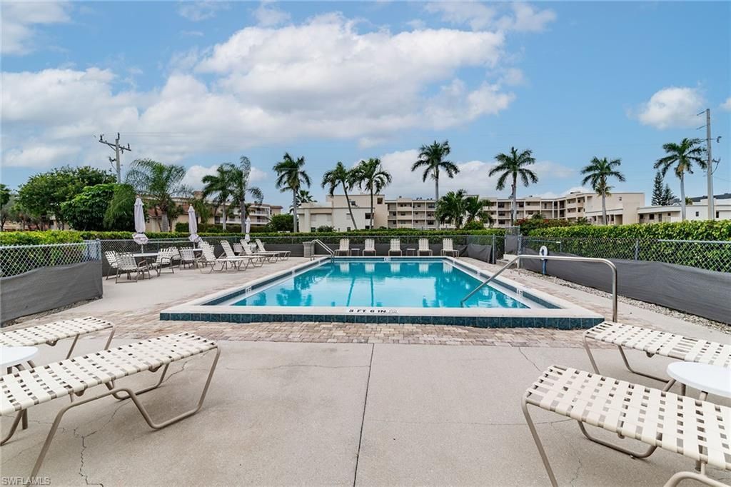 835 W Elkcam Cir, Unit 205, Marco Island, FL 34145 Photo