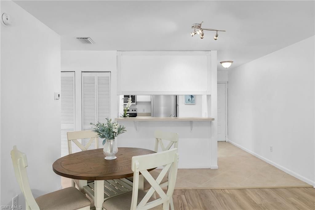 835 W Elkcam Cir, Unit 205, Marco Island, FL 34145 Photo
