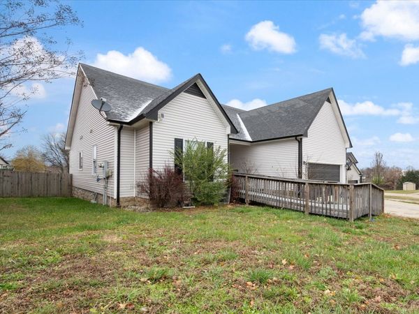 991 Guinevere Ct, Clarksville, TN 37040