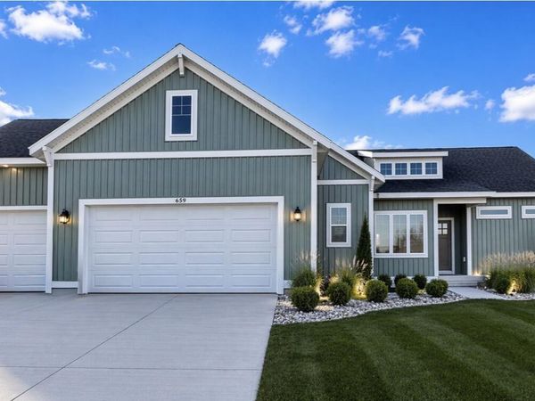 659 Waterford Village Drive NW, Grand Rapids, MI 49534