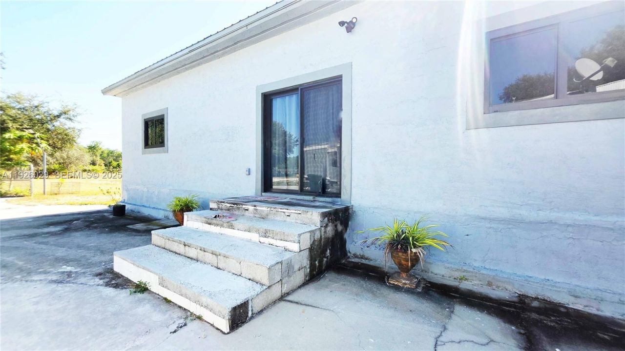 527 Perimeter Rd, La Belle, FL 33440 Photo