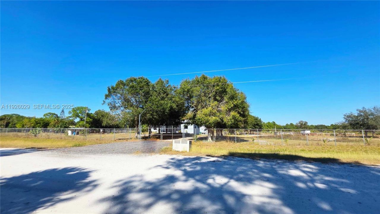 527 Perimeter Rd, La Belle, FL 33440 Photo