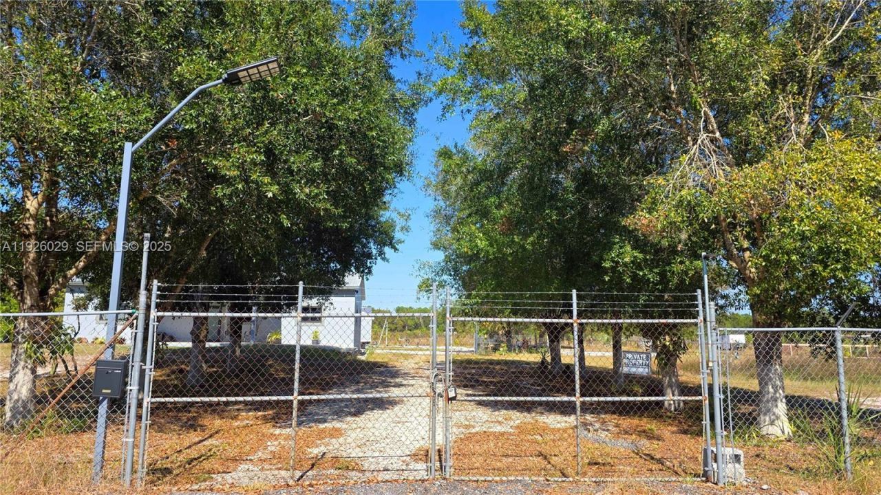 527 Perimeter Rd, La Belle, FL 33440 Photo