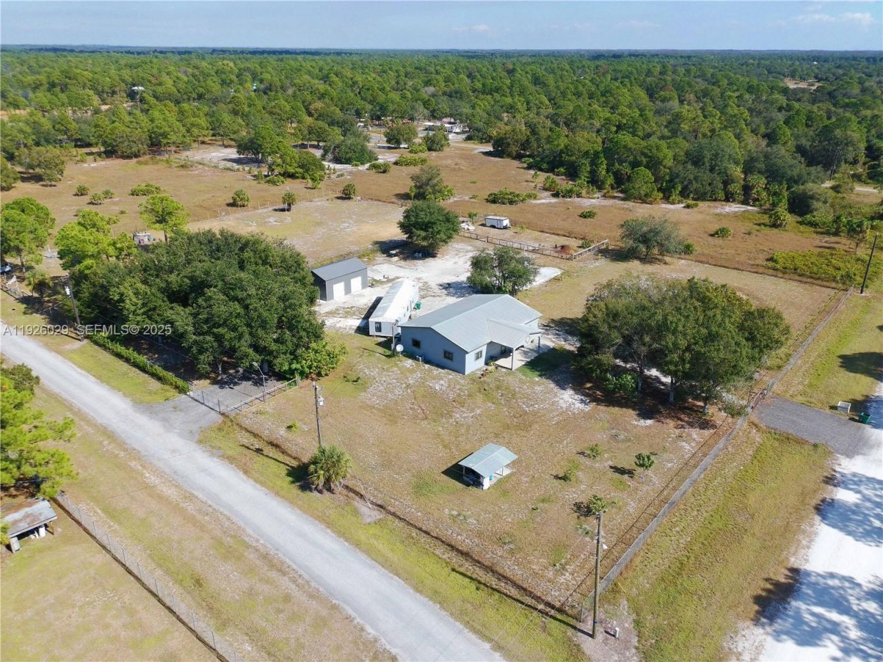 527 Perimeter Rd, La Belle, FL 33440 Photo