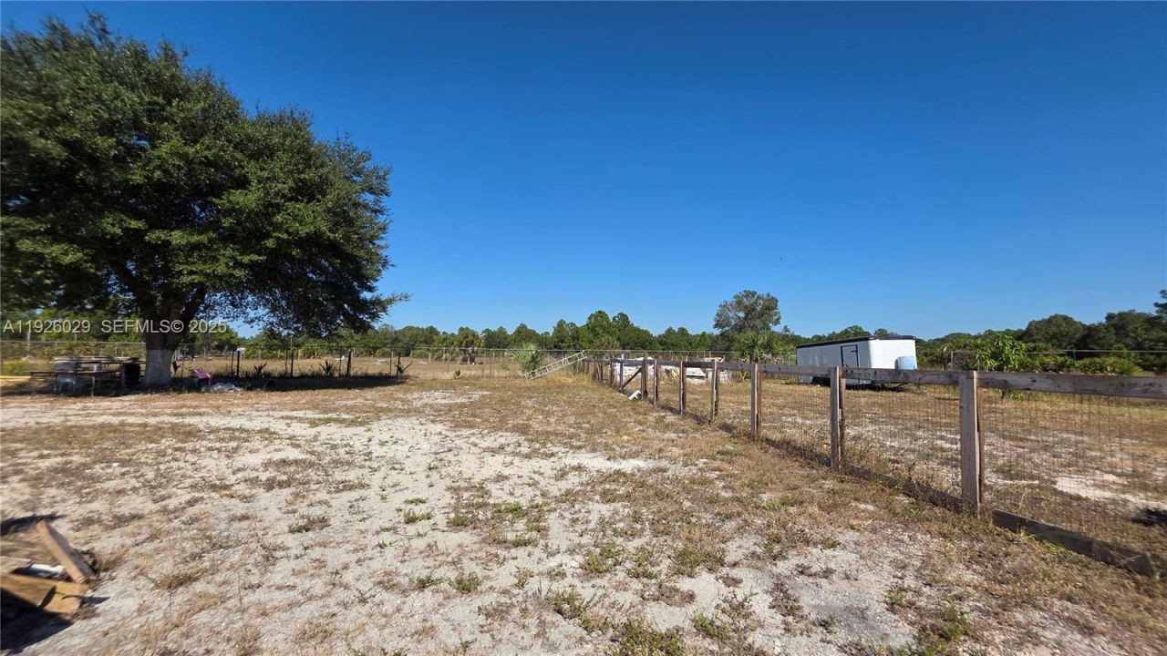 527 Perimeter Rd, La Belle, FL 33440 Photo