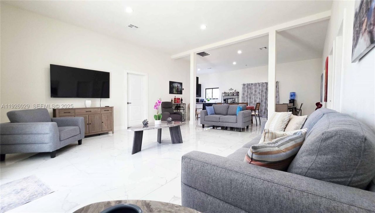 527 Perimeter Rd, La Belle, FL 33440 Photo