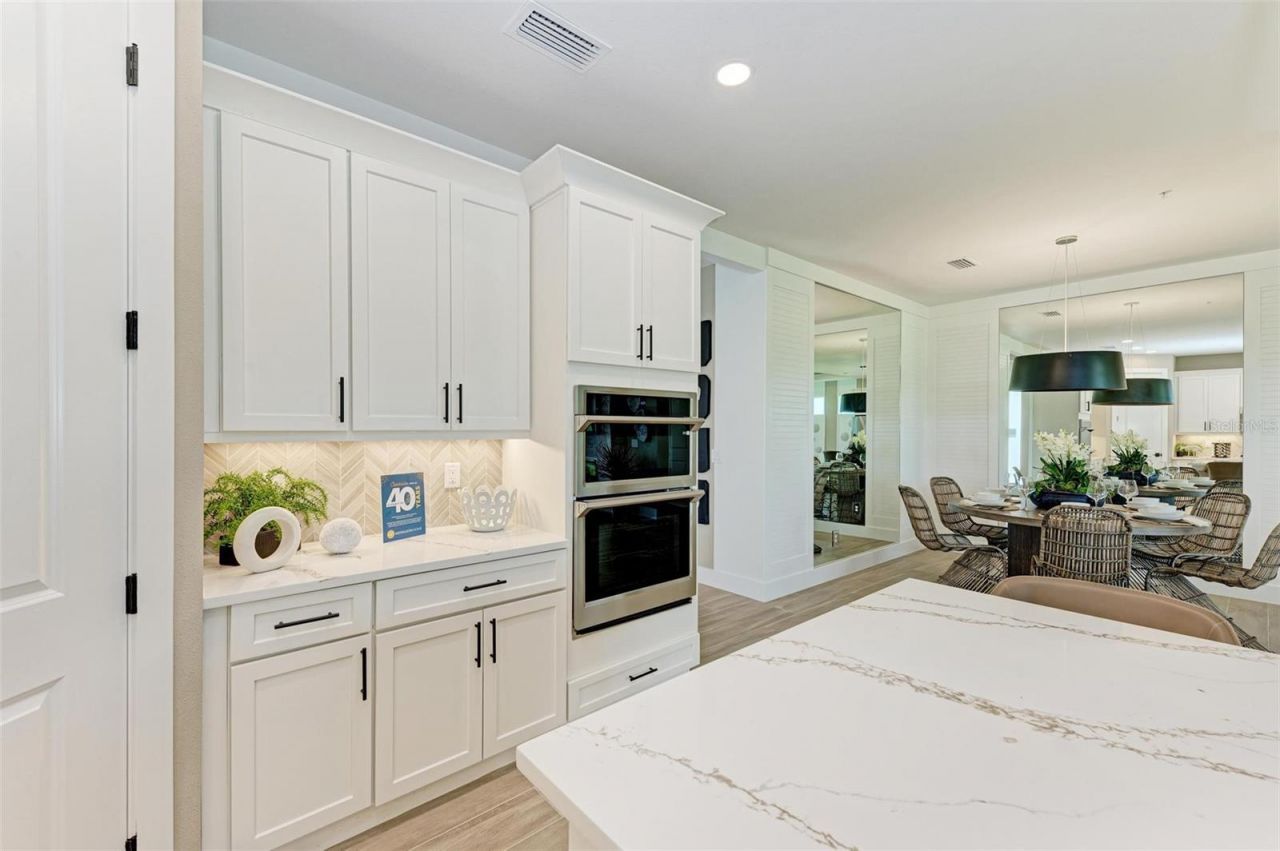 10016 Rembrandt Way, Unit 101, Bradenton, FL 34212 Photo