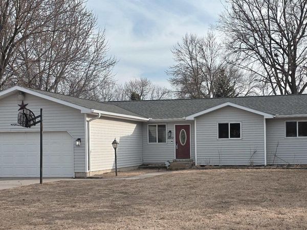 1002 Vine Street, Dakota City, NE 68731