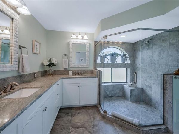 559 Beachwalk CIR, Unit U202, NAPLES, FL 34108