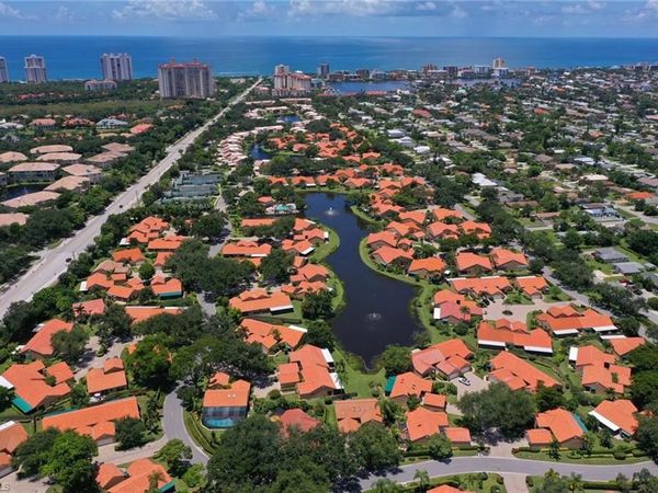 559 Beachwalk CIR, Unit U202, NAPLES, FL 34108