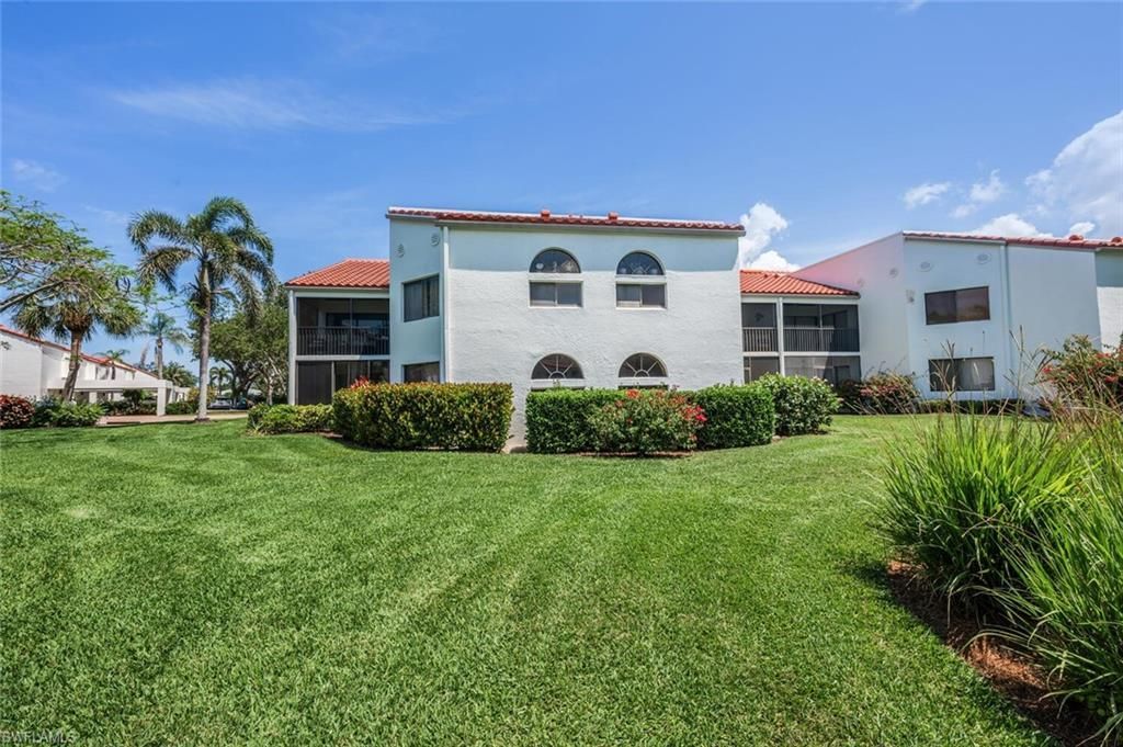 559 Beachwalk Cir, Unit U202, Naples, FL 34108 Photo