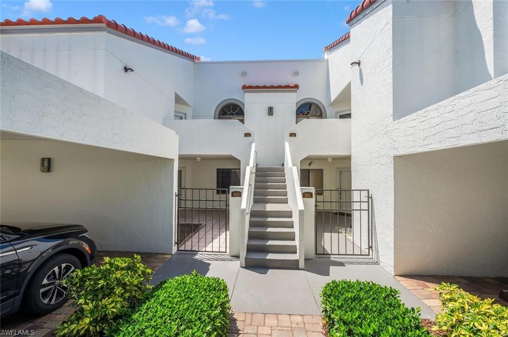559 Beachwalk Cir, Unit U202, Naples, FL 34108 Photo