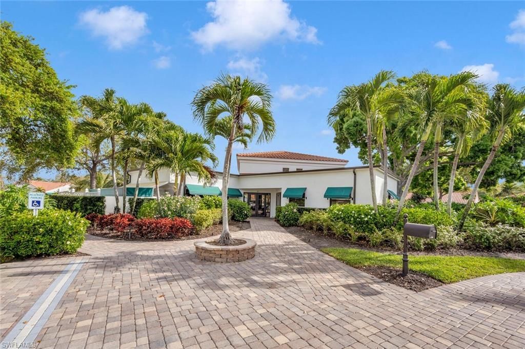 559 Beachwalk Cir, Unit U202, Naples, FL 34108 Photo