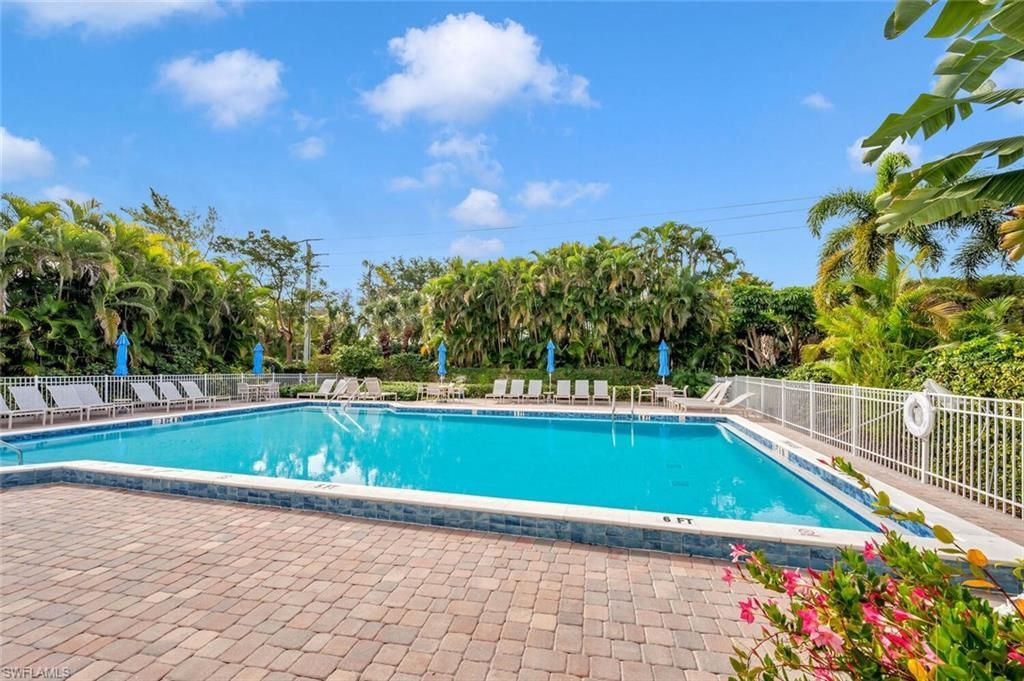 559 Beachwalk Cir, Unit U202, Naples, FL 34108 Photo