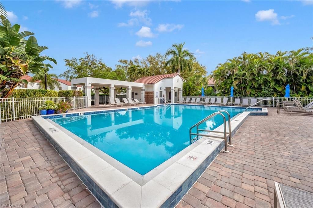 559 Beachwalk Cir, Unit U202, Naples, FL 34108 Photo