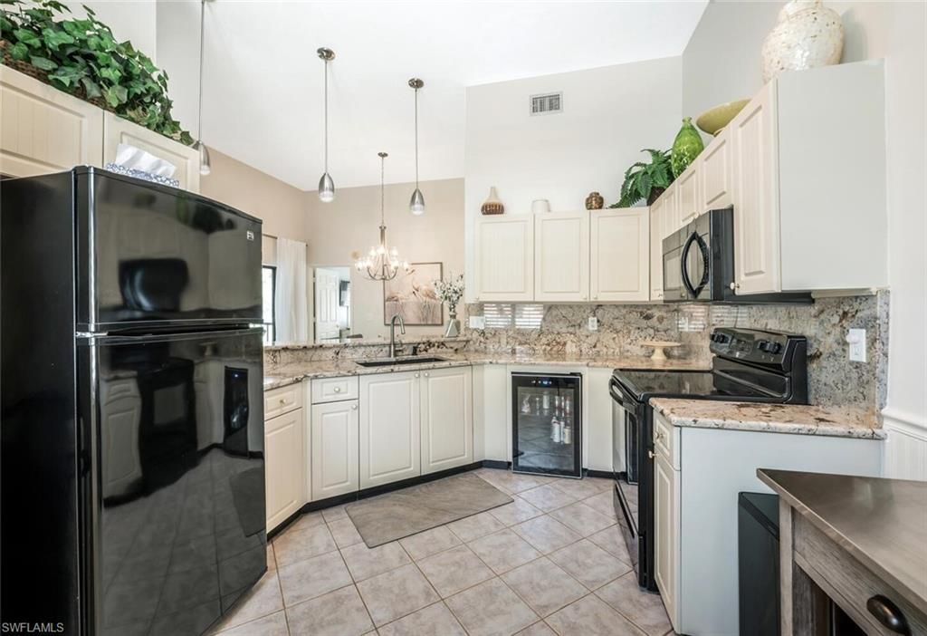 559 Beachwalk Cir, Unit U202, Naples, FL 34108 Photo