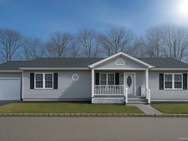 1407 Middle Road, Unit 275, Calverton, NY 11933