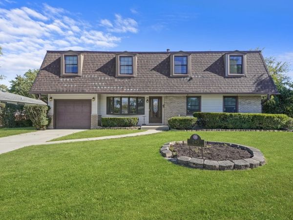 245 Tanglewood Court, Elk Grove Village, IL 60007