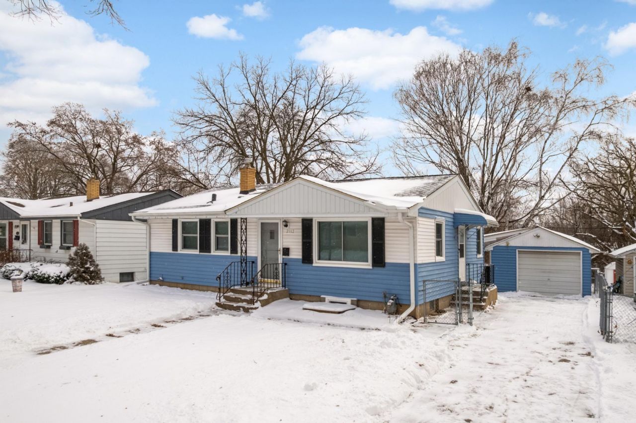 2112 Hawthorne Avenue E Saint Paul, MN 55119