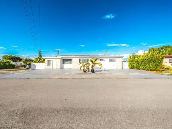 9365 SW 44th St, Miami, FL 33165