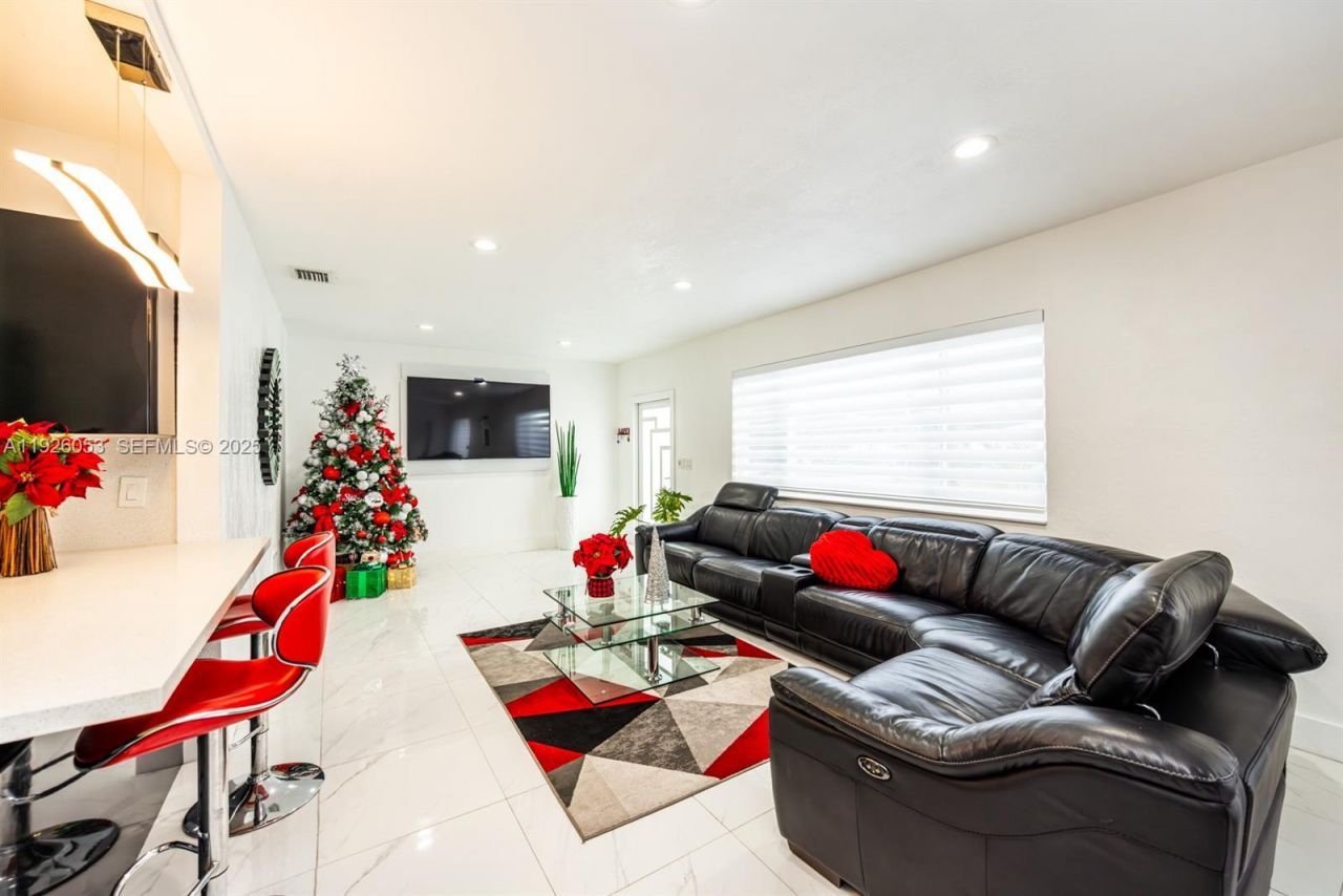 9365 SW 44th St, Miami, FL 33165 Photo